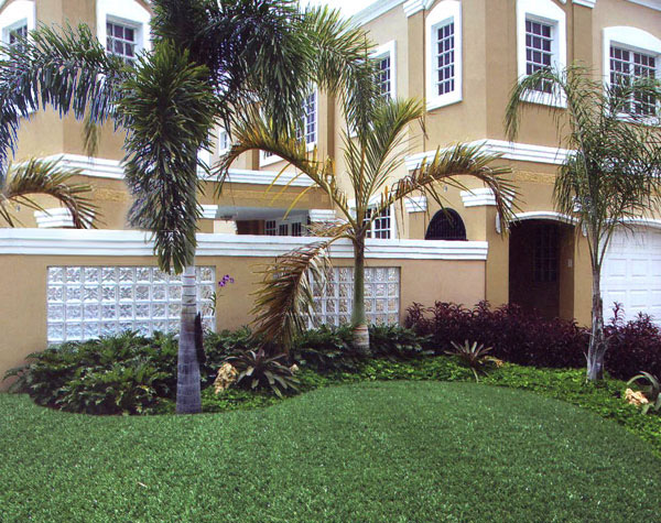 Proyecto residencial con landscaping y grama artificial